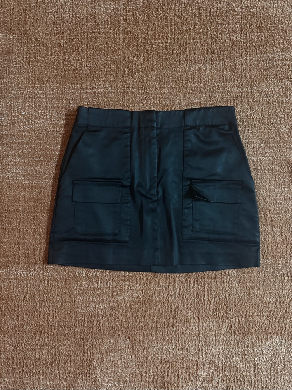 Aritzia babaton cargo satin skirt